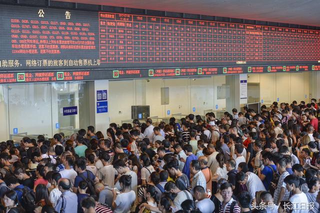 受高铁停运影响:客运增开班次送客,飞机票紧俏