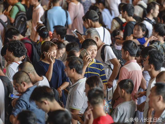 受高铁停运影响:客运增开班次送客,飞机票紧俏