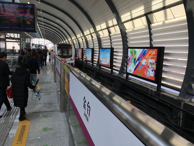 武汉最快地铁线阳逻线开通！沿线居民纷纷来尝鲜