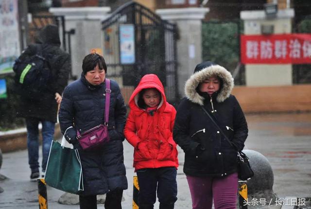 武汉开始飘雪，你要的纯雪就快了！