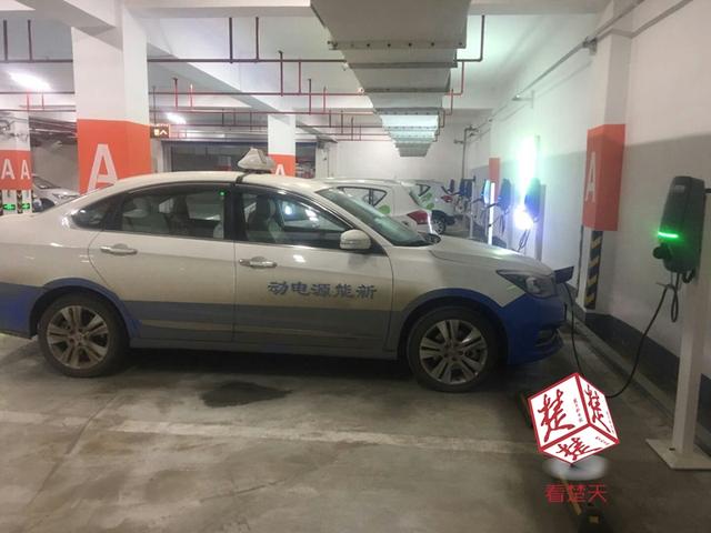 共享电动汽车充电桩无人监管 过路司机频频蹭用 共享电动汽车充电桩无人监管 过路司机频频蹭用