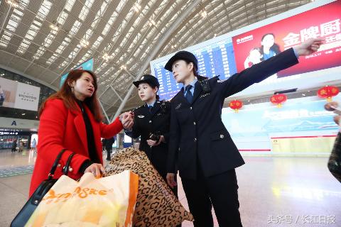 让旅客体验美好，大年三十，武汉铁路“警花”和同事一起“快闪”