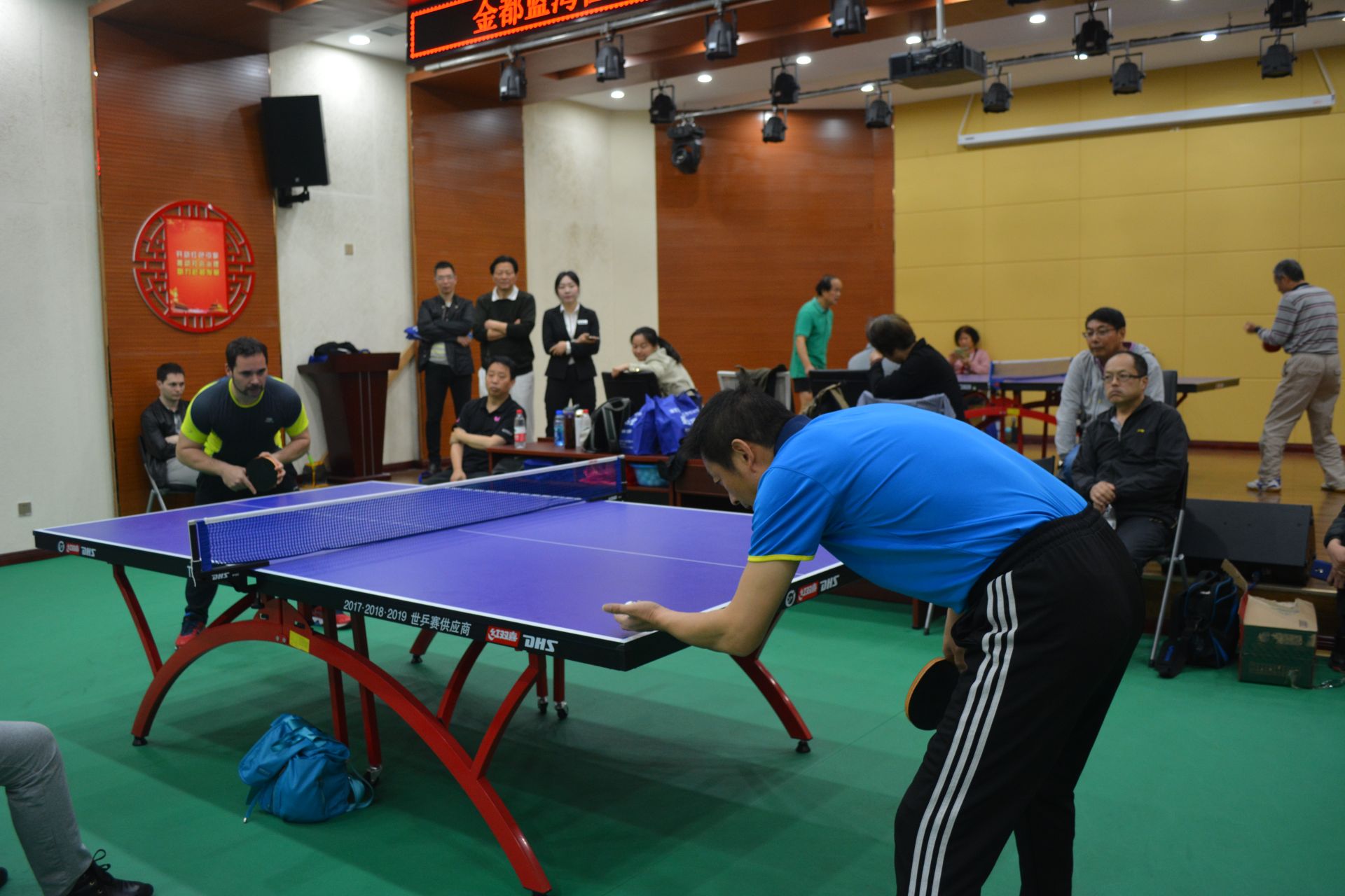 金都蓝湾社区举办乒乓球赛 法国朋友飞回武汉