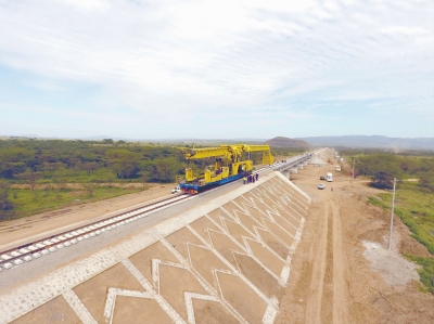 在汉央企承建的肯尼亚内马铁路开始铺轨