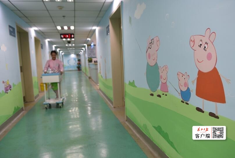 武汉市六医院重开"乐园式"儿科病房,随处可见小猪佩奇