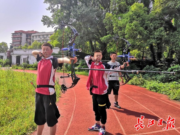 为他们点赞！两个武汉伢包揽全国射箭比赛冠亚军