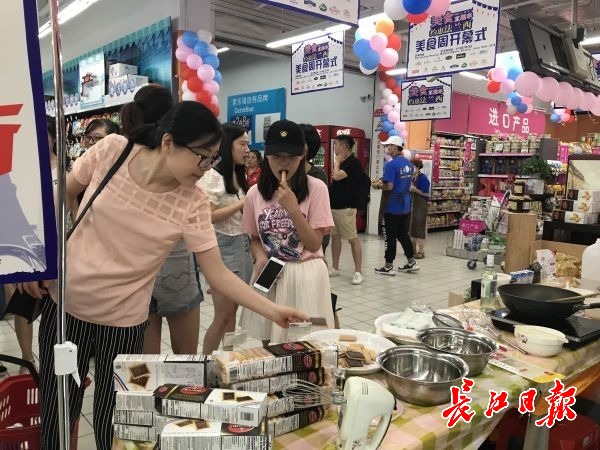 法国人吃的百年饼干、奶酪也可在武汉买到，国外美食“老字号”跑步进汉