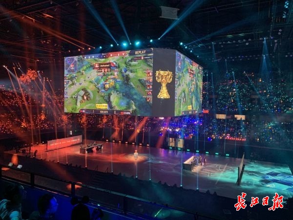 武汉estarpro夺冠照片,武汉estarpro成员照片 estarpro将坐镇武汉打王者荣耀职业联赛