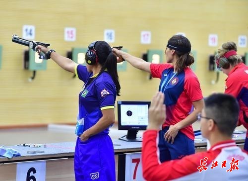 飞行员日常要训练击剑、打篮球？空军全能战士需精通这些技能丨军迷看军运