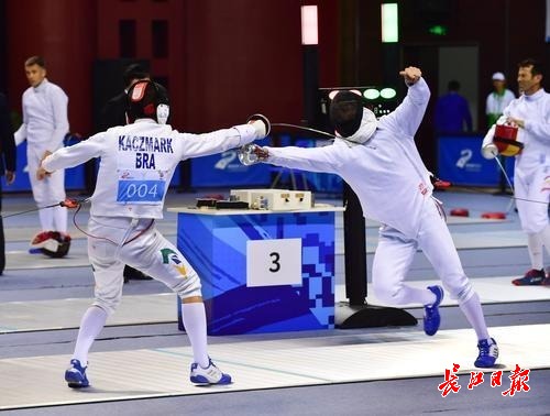 飞行员日常要训练击剑、打篮球？空军全能战士需精通这些技能丨军迷看军运