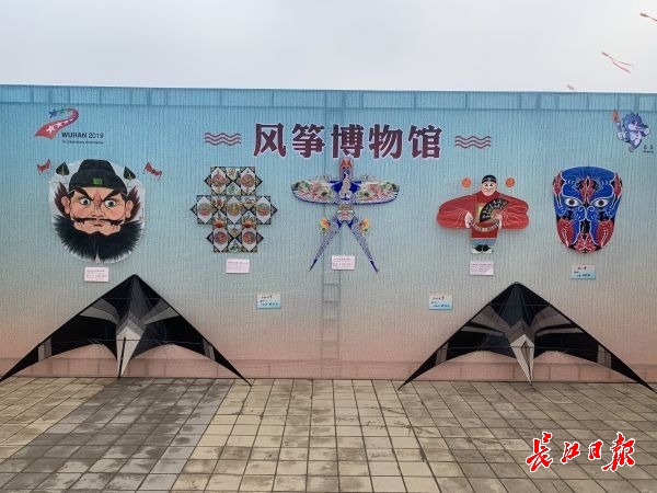 期货开户上海招聘世界最长软体风筝亮相国际风筝节，国际友人直