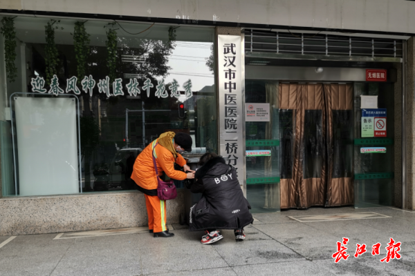 汉阳环卫“尖兵队”24小时待命，为病院、定点酒店量