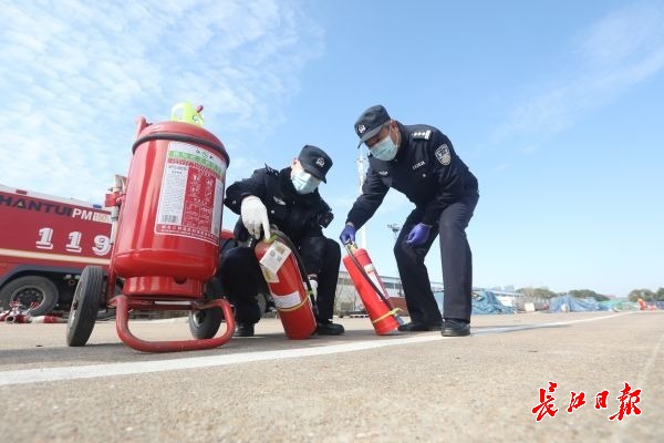 铁路货场婚纱照_铁路货场