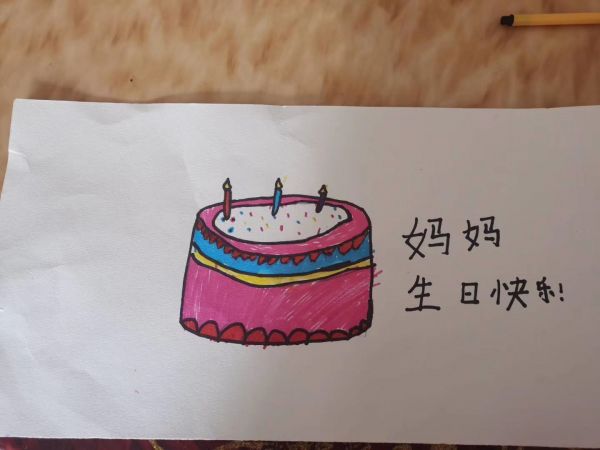 双胞胎女儿萌画为抗疫一线妈妈送生日祝福