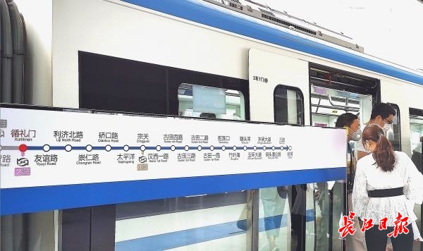 新闻中心 武汉    长江网6月12日讯细心的乘客可能会发现,地铁1号线