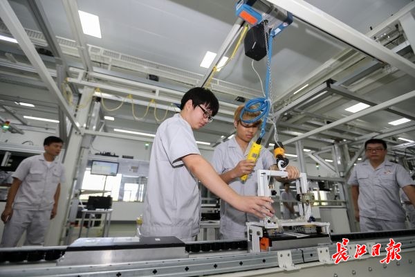 武汉“尖货”搭载硬核科技，一下线就是世界一流