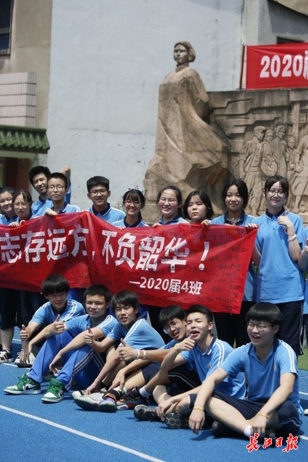 长江日报6路记者探访红色景点,他们说:武汉人民的战疫精神闪耀着先辈的革命精神