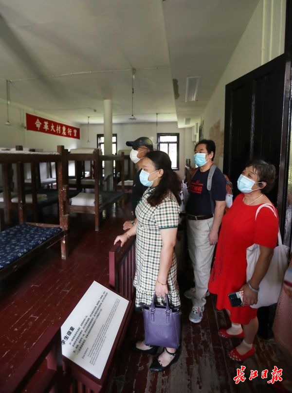 长江日报6路记者探访红色景点,他们说:武汉人民的战疫精神闪耀着先辈的革命精神