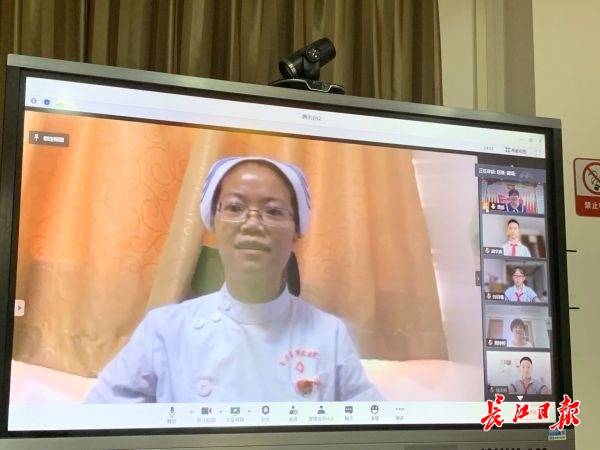 今天,这所小学的毕业生上了节特别的课:“采访”援汉护士