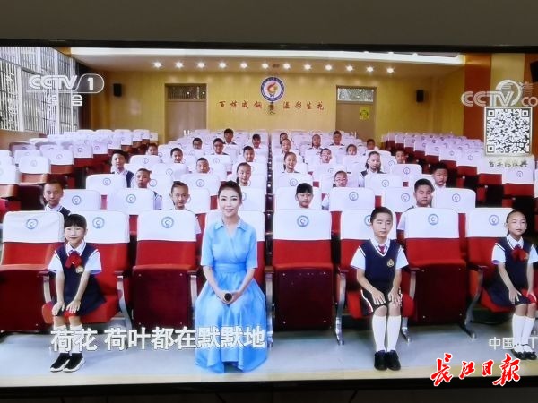 最美志愿者华雨辰带领合唱团亮相央视