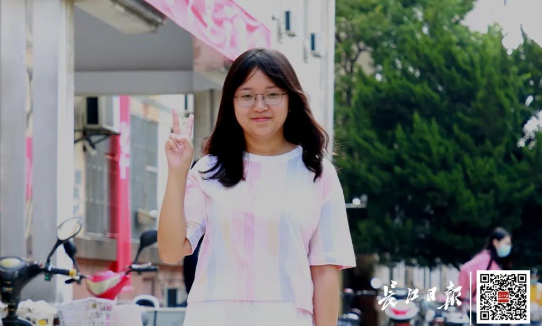 15岁美少女来了!武大萌新今天报到!他们喊出同一句话