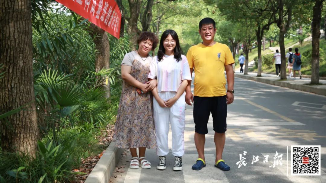 15岁美少女来了!武大萌新今天报到!他们喊出同一句话