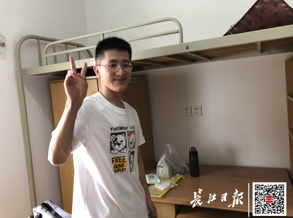 15岁美少女来了!武大萌新今天报到!他们喊出同一句话