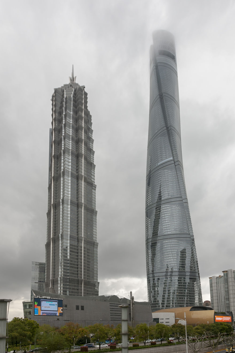 632米高上海中心大厦的"扭腰"是计算出来的,丁烈云勉励师生在新业态上