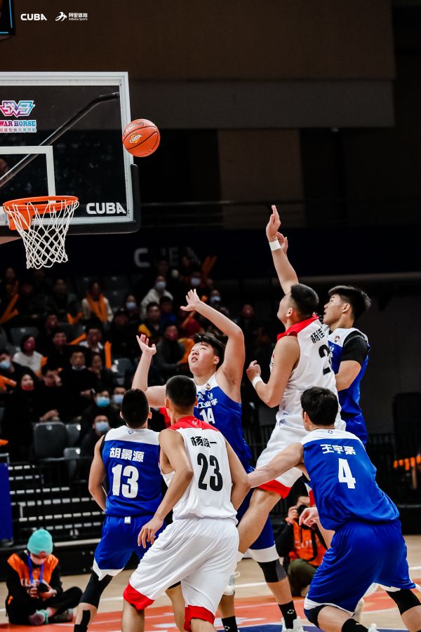 中国大学生篮球联赛在汉启动，揭幕战华科大力克湖工大