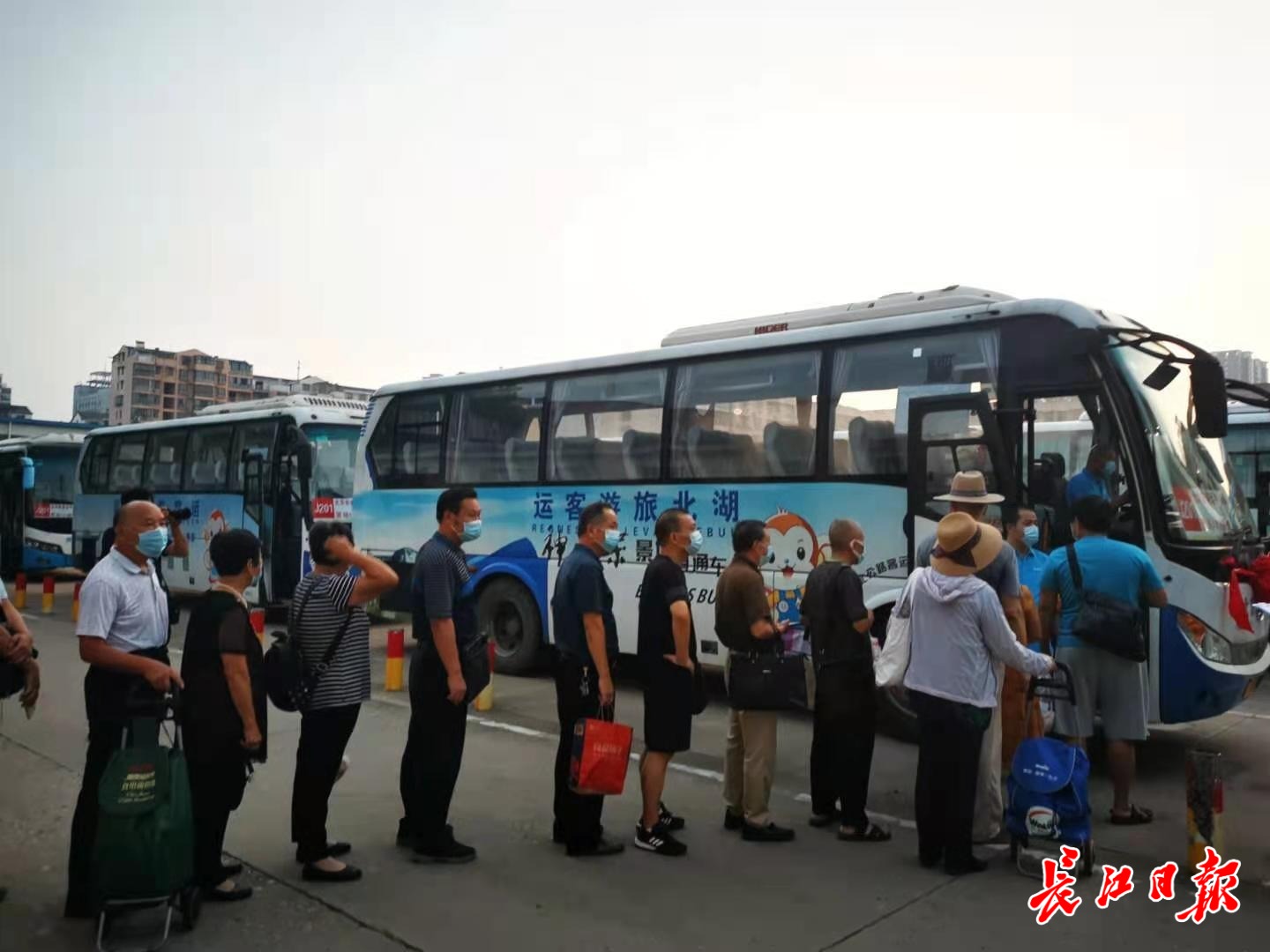 市民反映江夏南部公交车速慢、等车时间长，官方回应来了：提速增车