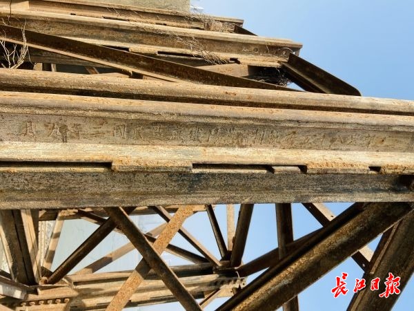 武昌江滩发现老钢轨，是1913年的“汉阳造”
