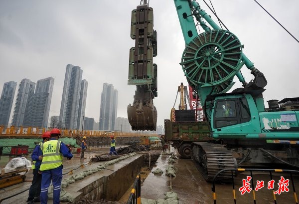 长江首座双层公路过江隧道新进展，武汉二七路过江通道地连墙开建