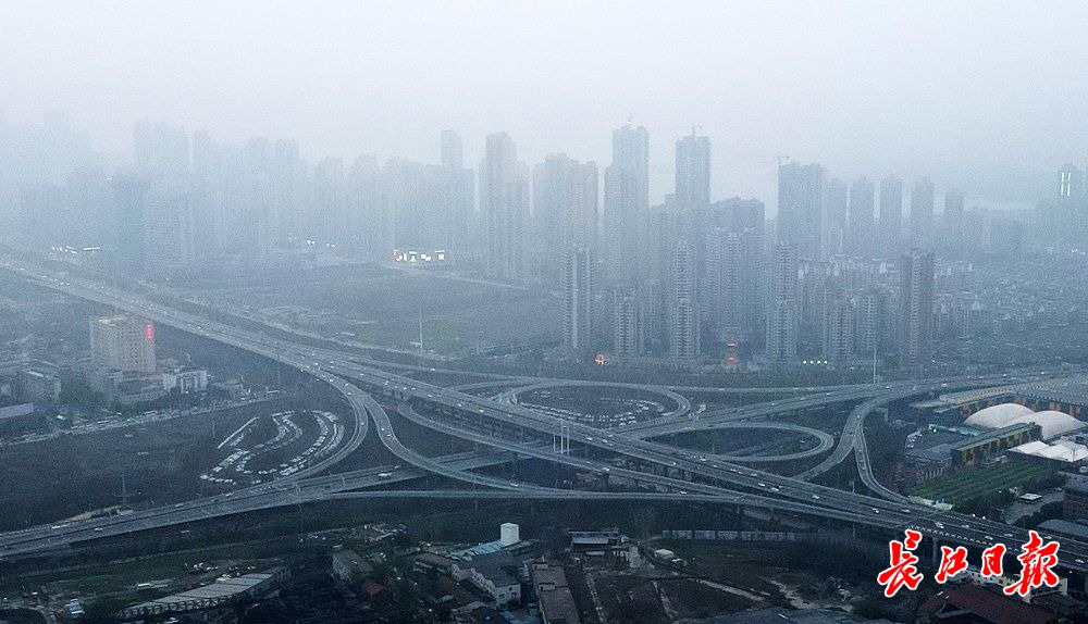沙尘天气影响武汉 | 图集