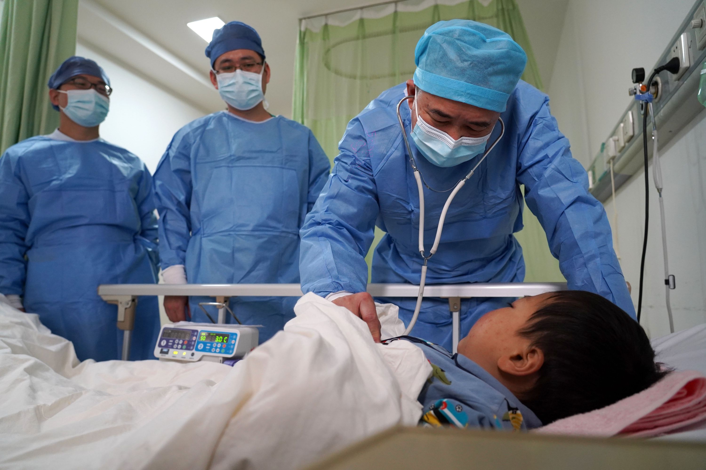 武汉协和医院完成第100例儿童心脏移植，例数持续居全国首位