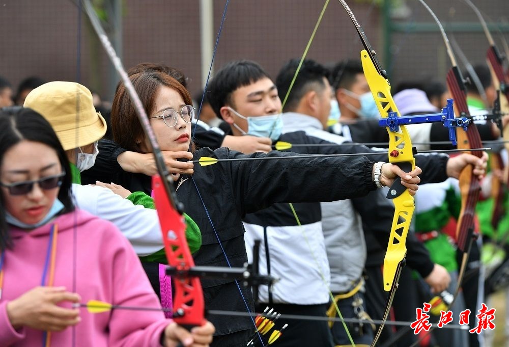 体育老师学射箭 行摄武汉武汉新闻中心长江网cjncn 3063