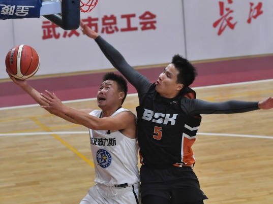“长江杯”武汉篮球全民星赛揭幕  今夜，我们都是篮球全民星
