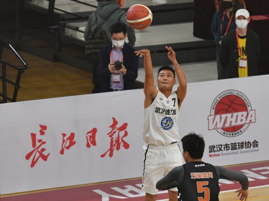 “长江杯”武汉篮球全民星赛揭幕  今夜，我们都是篮球全民星