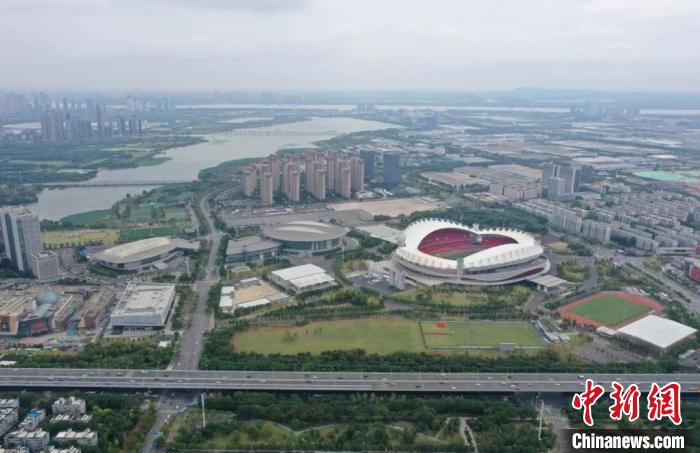 中新网：从军运举办地到全民健身场所，武汉体育中心实现蝶变 | 央媒看武汉