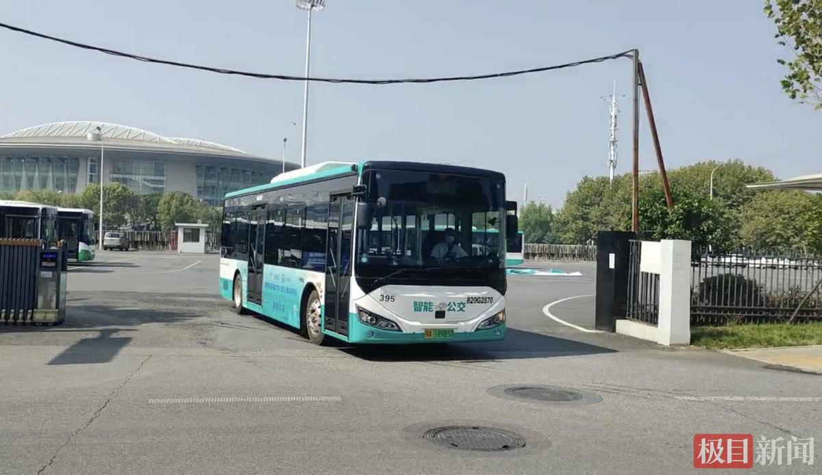 终于来了！武汉首台智能公交车正式上路