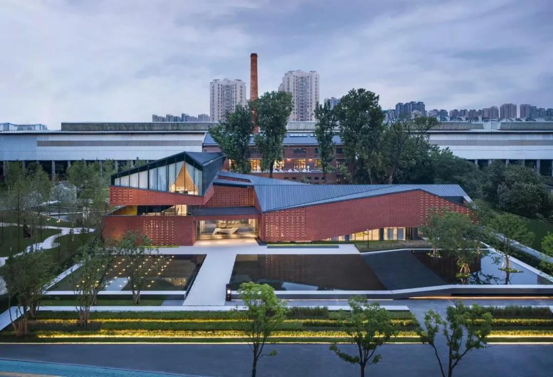 百年工业遗址，如何用153天变身武汉设计双年展的主会场？