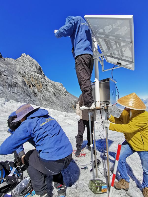 武汉大学参与项目、我国首套冰川实时监测系统在玉龙雪山投用