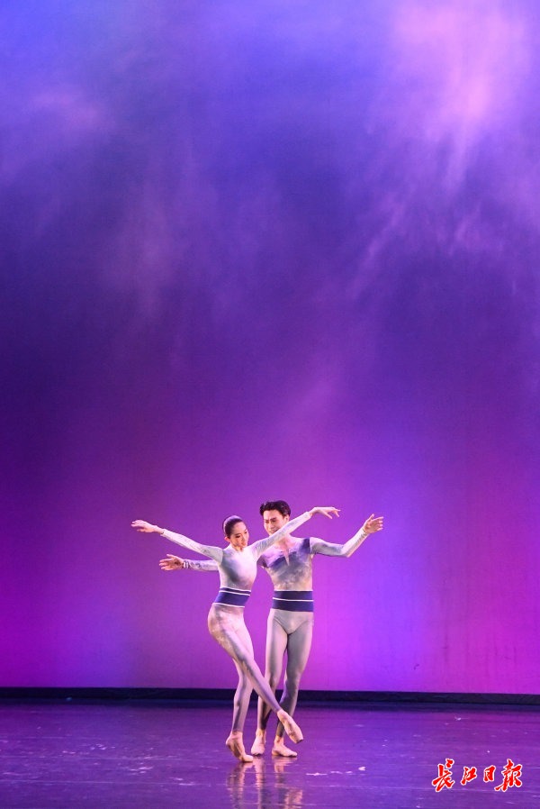 新华社：中央芭蕾舞团新作《山河》在武汉首演 | 央媒看武汉