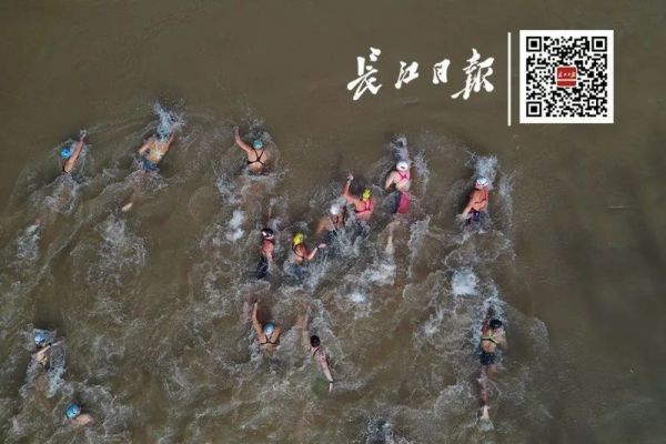 今天武汉渡江节好生猛，一大波美图来了！有人赛后抹泪，一半“泳士”被刷