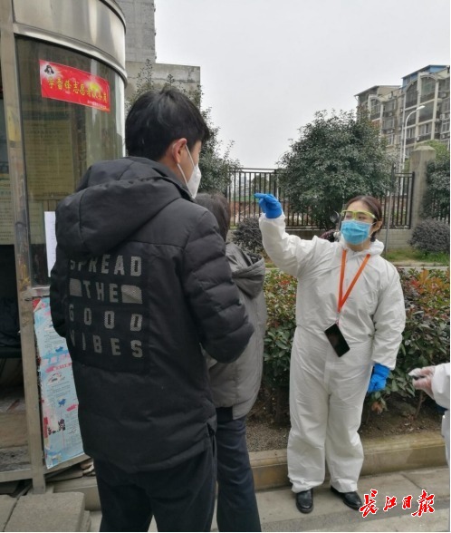 老人们称下沉90后“傻丫头”,但她心里是甜的