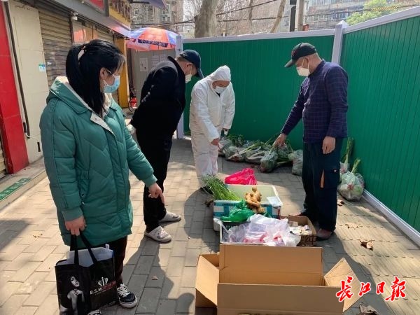 八旬独居老人想吃砂糖橘,下沉党员团购了一大份送去