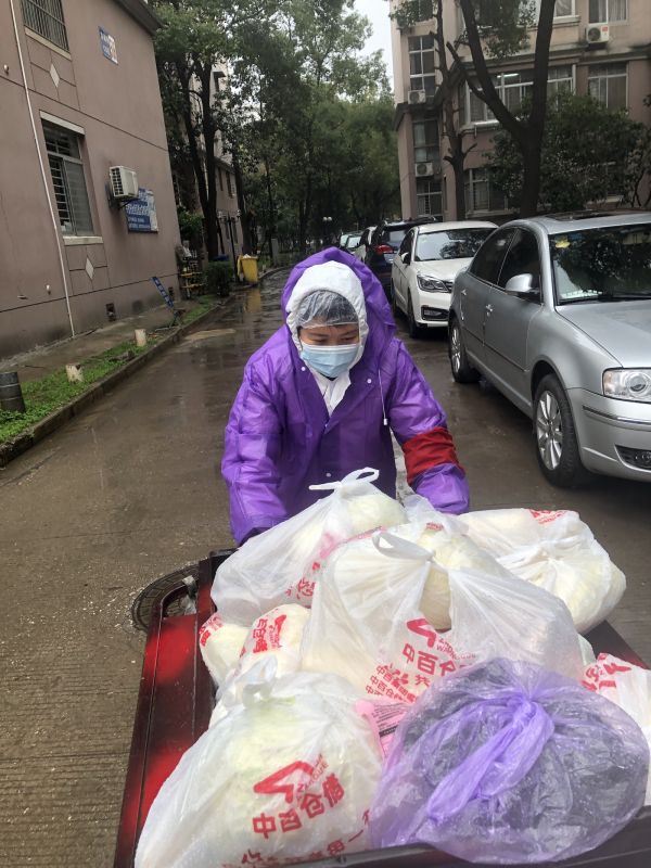 老人是实在没办法了才会提要求,下沉党员对他们总会多问两句