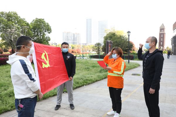 “我年轻,能吃苦”,清扫突击队员在党旗下践行承诺