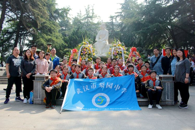 梨园中学开展清明祭扫活动