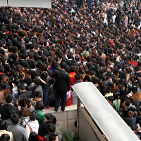 5000人挤停“动哥动姐”招聘会