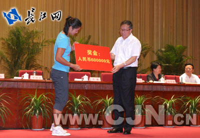 2011法网女单冠军李娜载誉返乡受湖北表彰